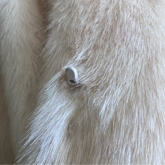 Like New Eliza J cream faux fur coat - Picture 4 of 12